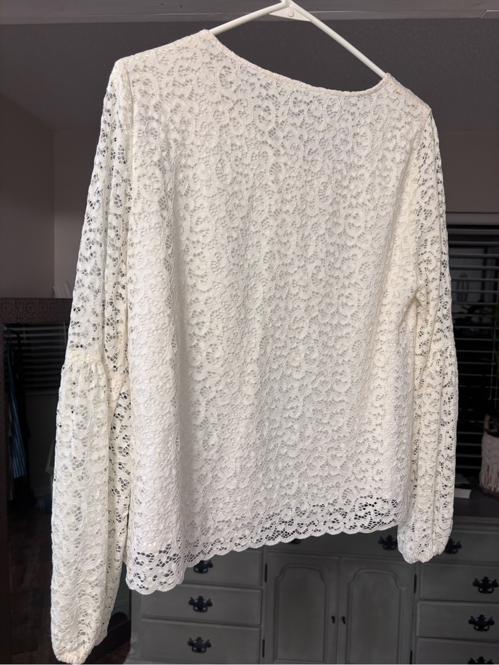 Kaari Blue Women's Ivory Lace Tiered Bell-Sleeve Blouse - Picture 3 of 4